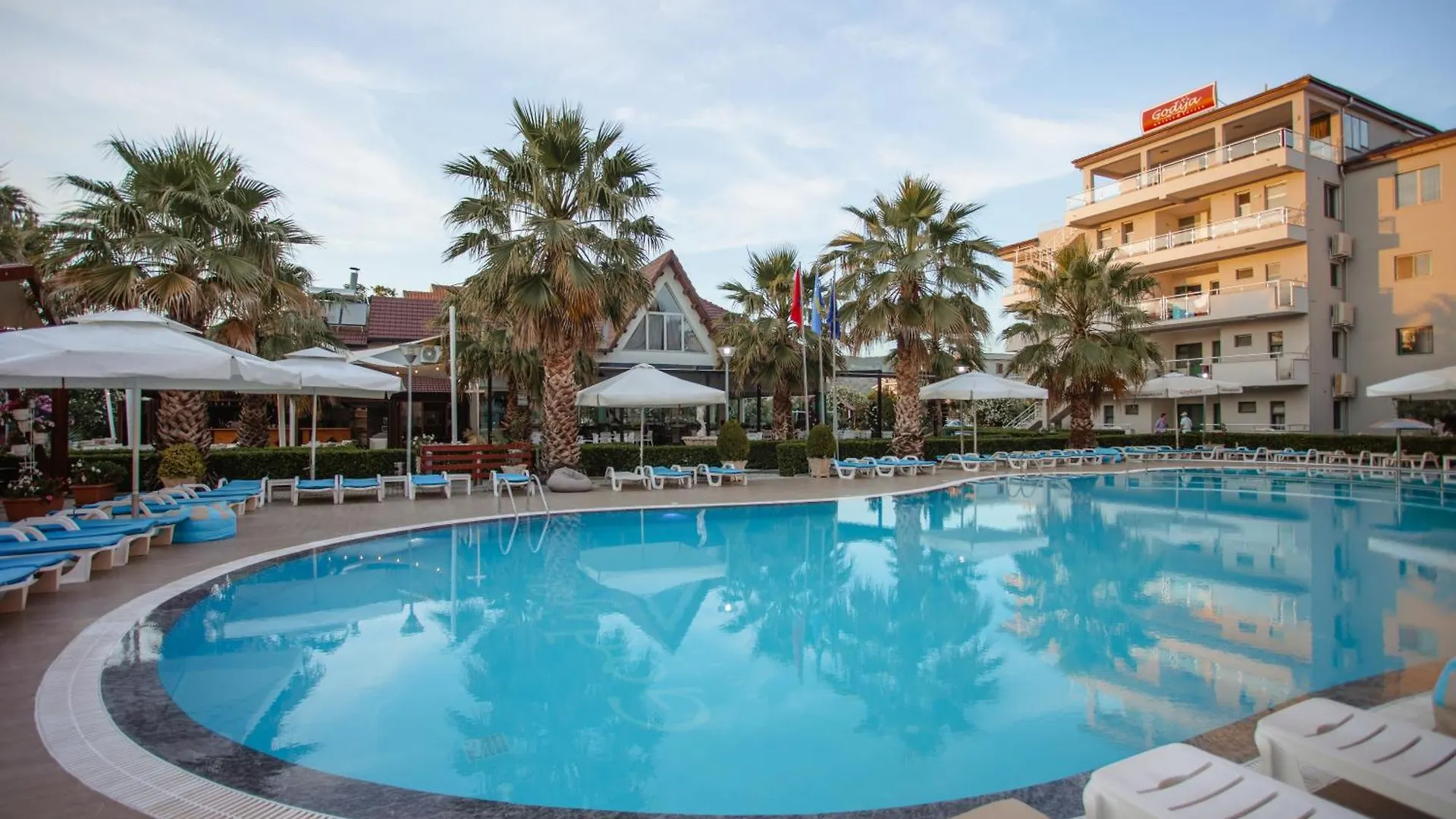 Godija Hotel & Suites Velipojë